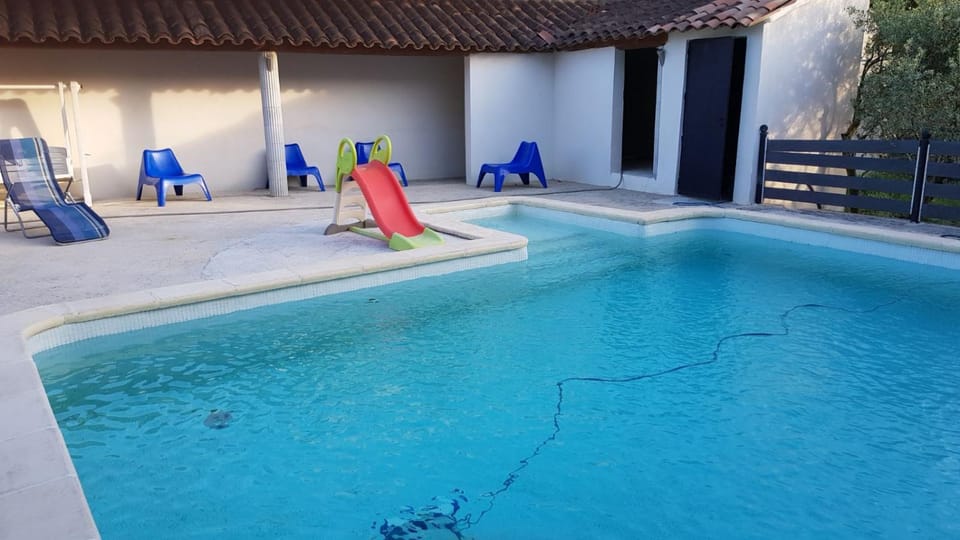 Charmante maison climatisée Vedene - Avignon avec piscine Villa in Vedène