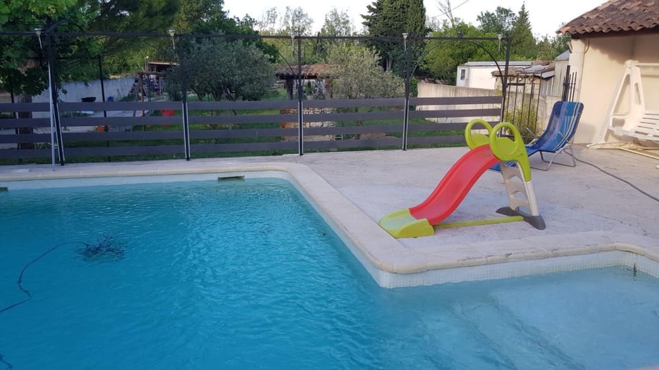 Charmante maison climatisée Vedene - Avignon avec piscine Villa in Vedène