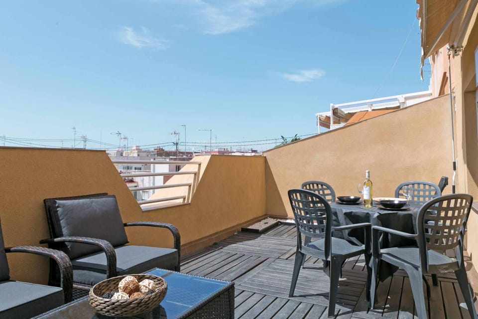 Balcony/Terrace, Balcony/Terrace, Living room, Dining area, City view, Quiet street view