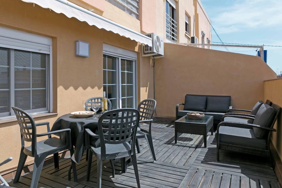 Balcony/Terrace, Balcony/Terrace, Living room, Dining area, City view, Quiet street view