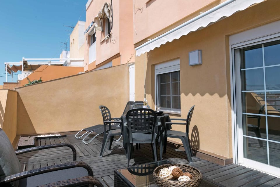 Balcony/Terrace, Balcony/Terrace, Living room, Dining area, City view, Quiet street view