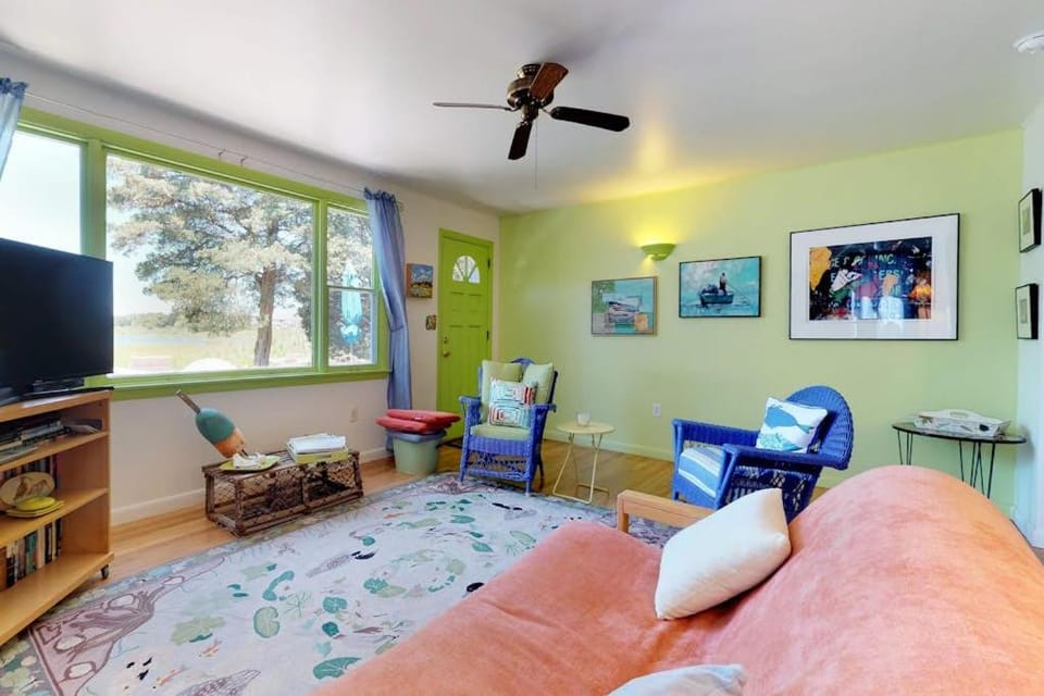 Sunset Meadows House in Tisbury