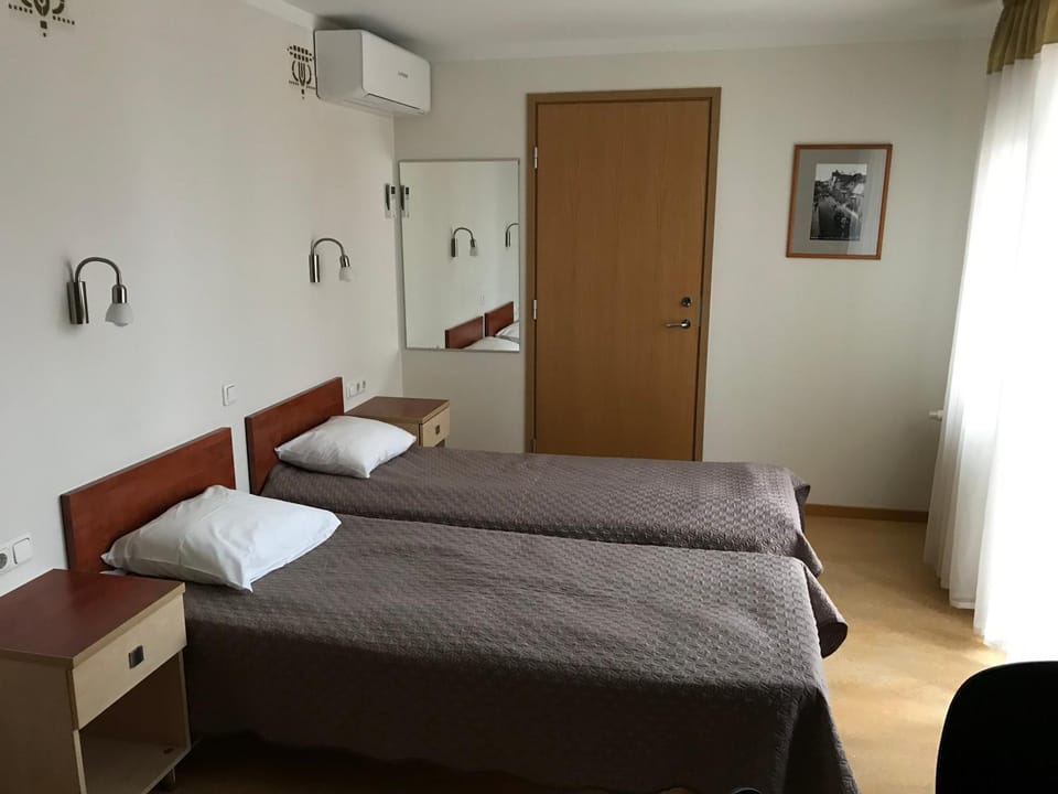 Bed, Living room, Photo of the whole room, Seating area, Bedroom, air conditioner