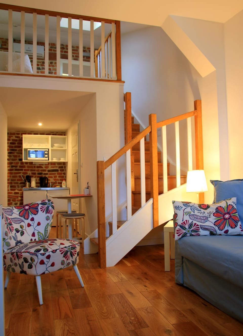 Coffee/tea facilities, Kitchen or kitchenette, Living room, Photo of the whole room, Seating area, minibar, stove, air conditioner