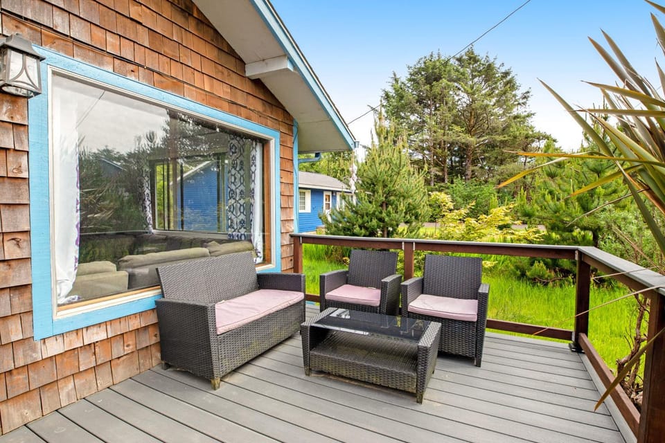 Pacific Breeze Hideaway House in Rockaway Beach