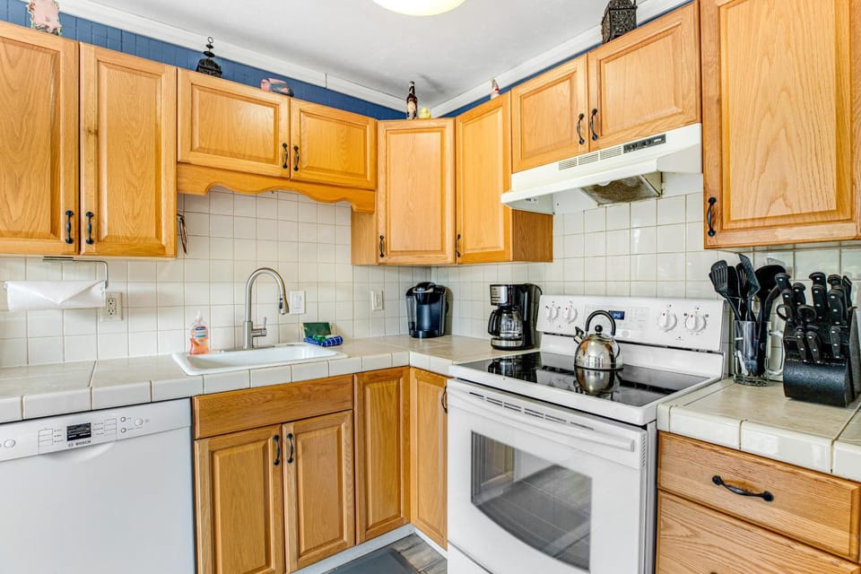 Pacific Breeze Hideaway House in Rockaway Beach