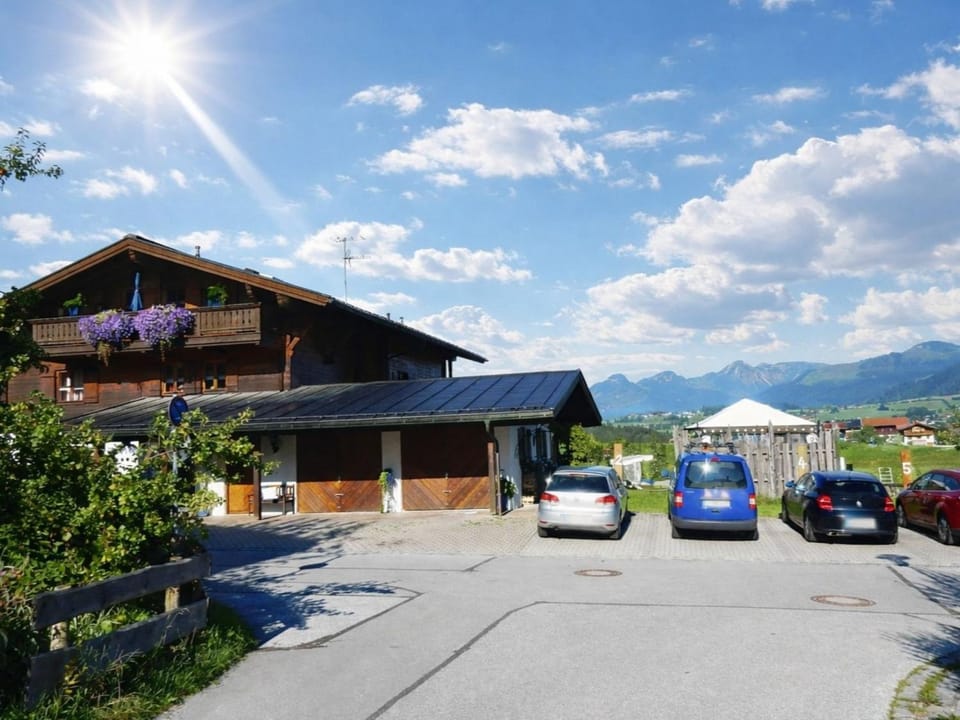 Property building, Summer, Parking