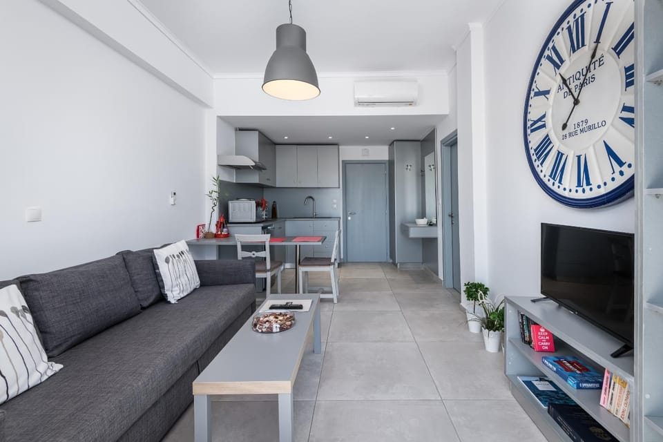 TV and multimedia, Kitchen or kitchenette, Living room, Seating area, Dining area, air conditioner