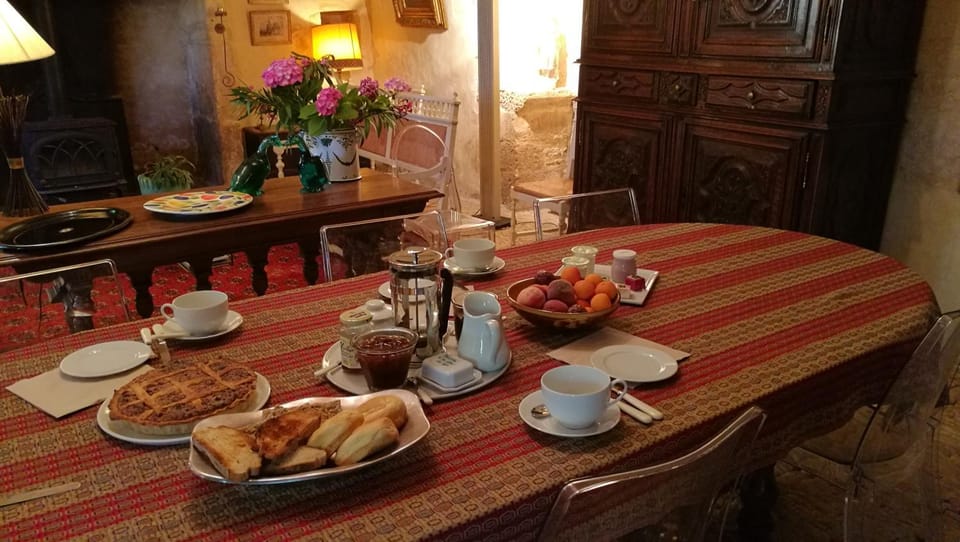 Property building, Breakfast
