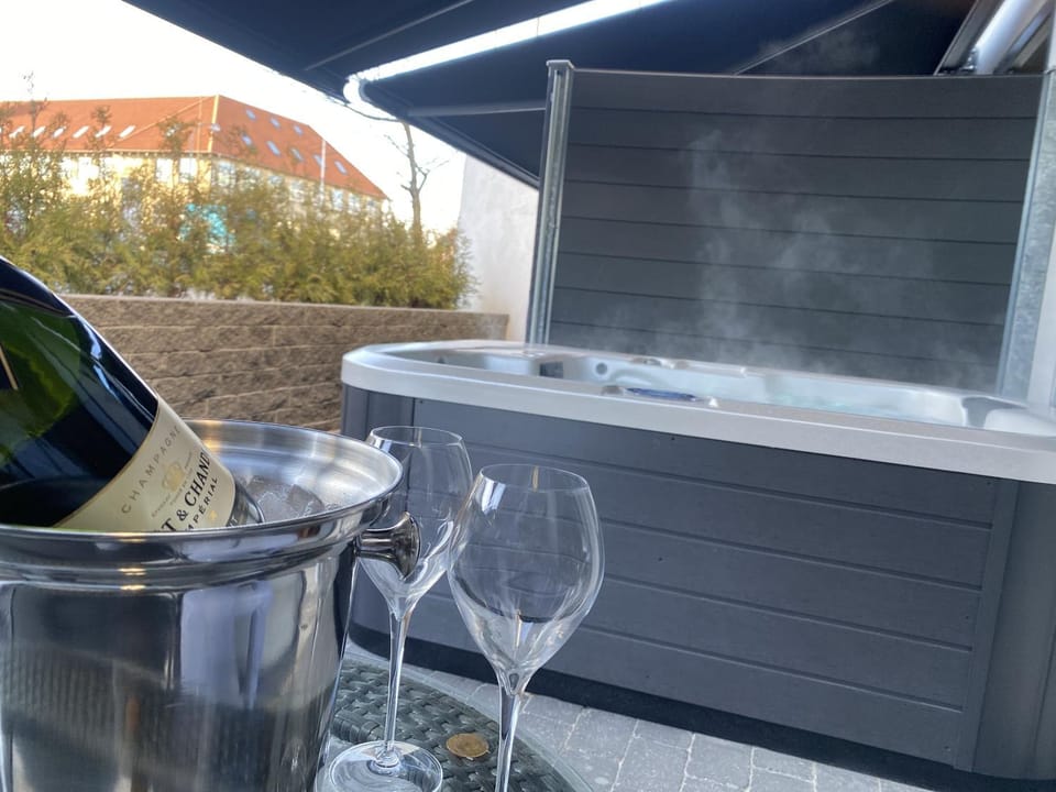 Hot Tub, Spa and wellness centre/facilities, Drinks, Alcoholic drinks