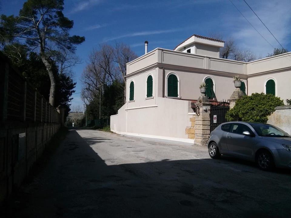 Facade/entrance