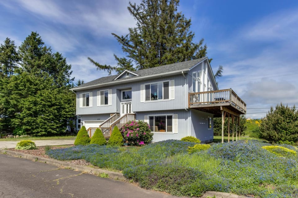 Breakaway at Roads End House in Lincoln City