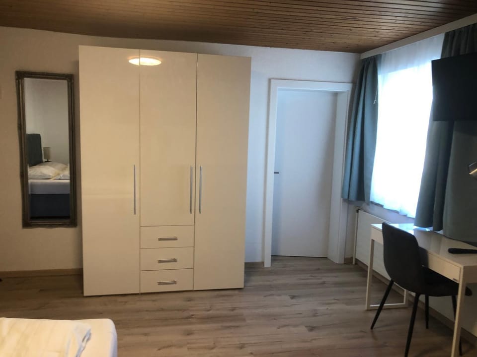 TV and multimedia, Bedroom, wardrobe
