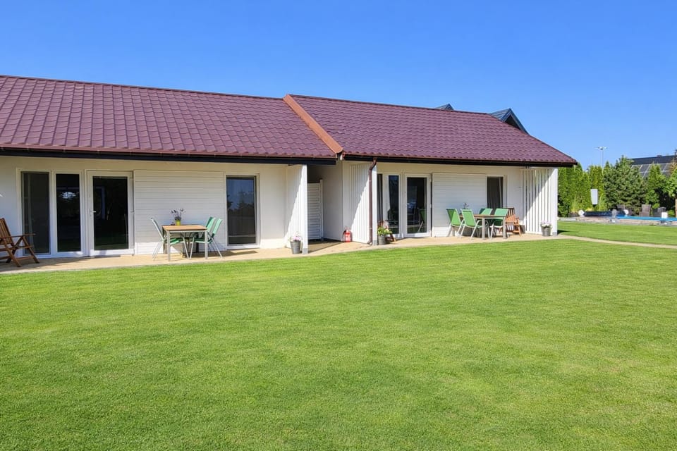 Property building, Day, Natural landscape, Garden, Garden view, sunbed