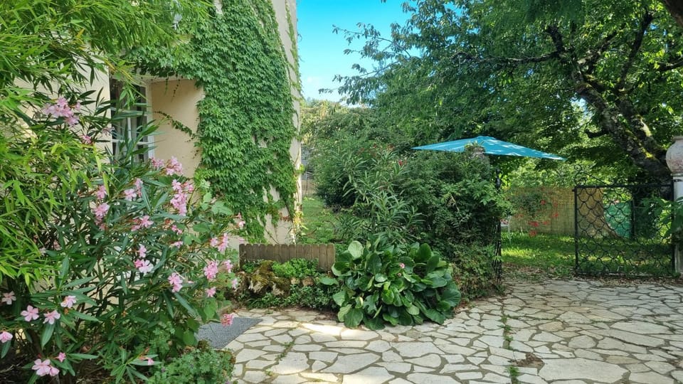 Chambre Romantique Bed and Breakfast in Occitanie