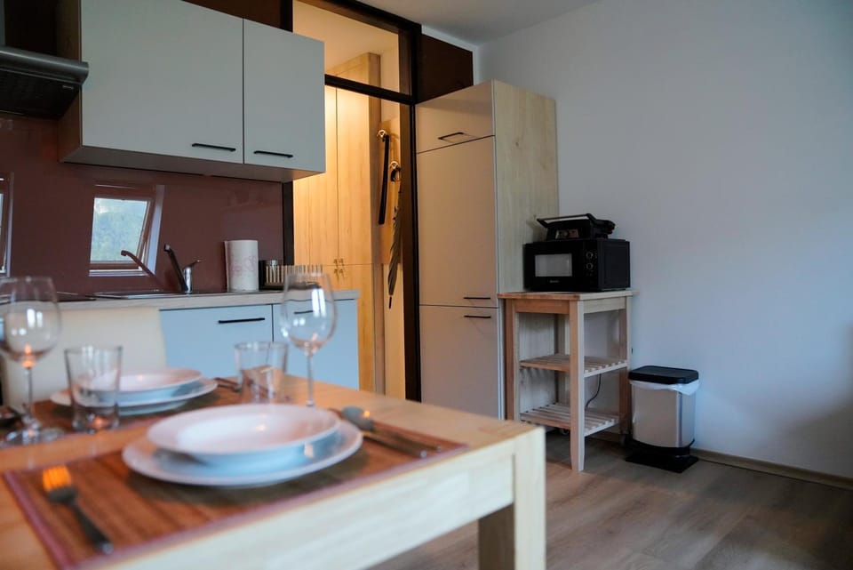 Kitchen or kitchenette, Dining area, Communal kitchen