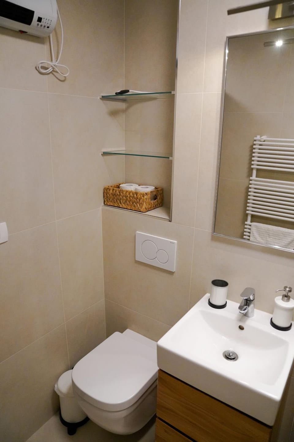 Bathroom, internet