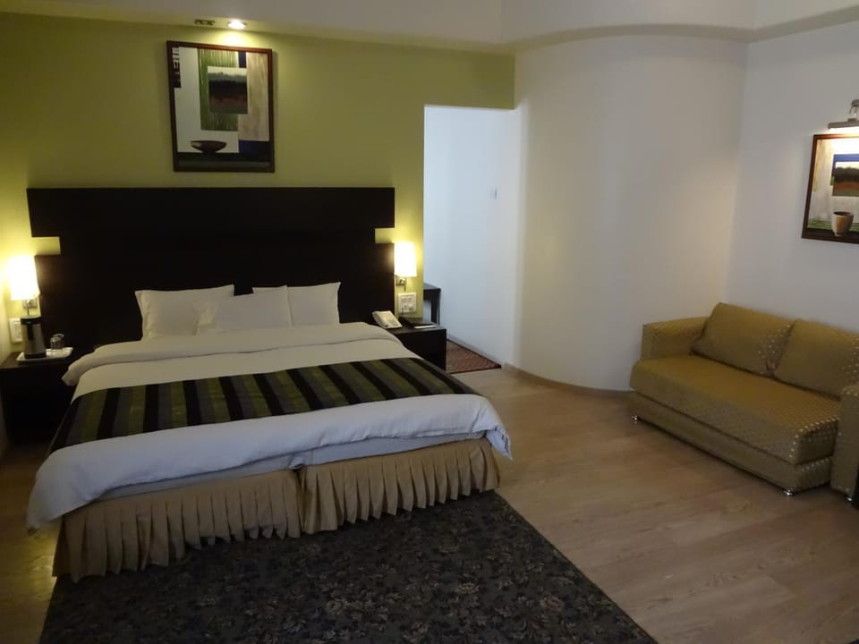 Bed, Seating area