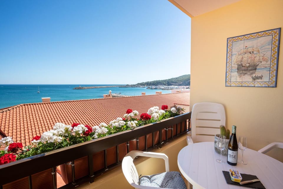 Natural landscape, Balcony/Terrace, Canoeing, Hiking, Diving, Sea view, Drinks