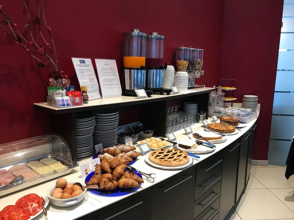Breakfast, Buffet breakfast