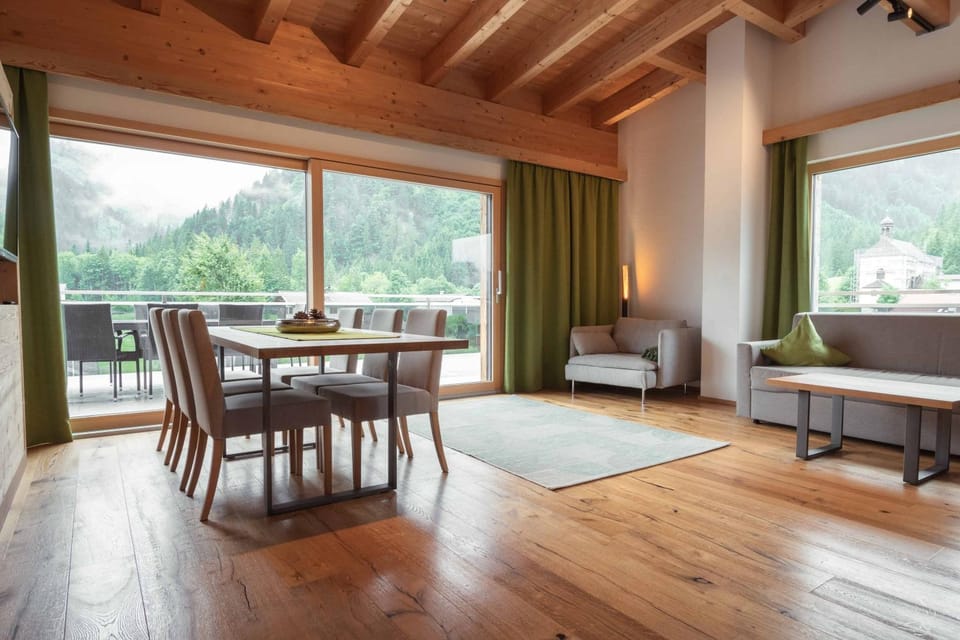 TV and multimedia, Living room, Dining area