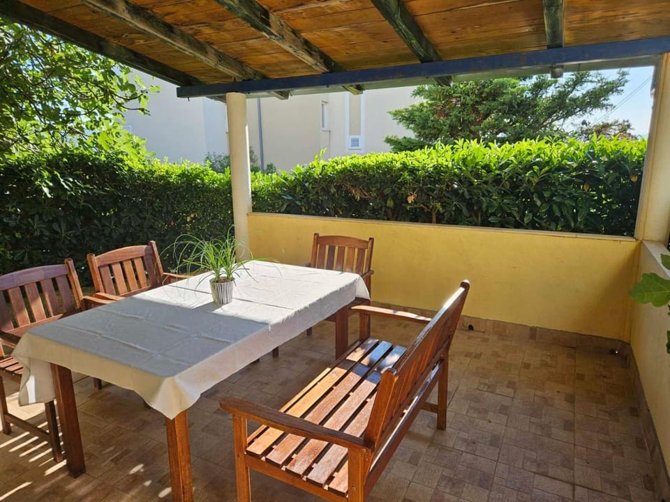 Spring, Day, Garden, View (from property/room), Balcony/Terrace, Dining area, Garden view