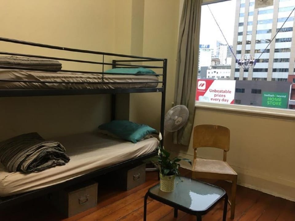 Surf 'N' Snow Backpackers Across Sky Tower Hostel in Auckland