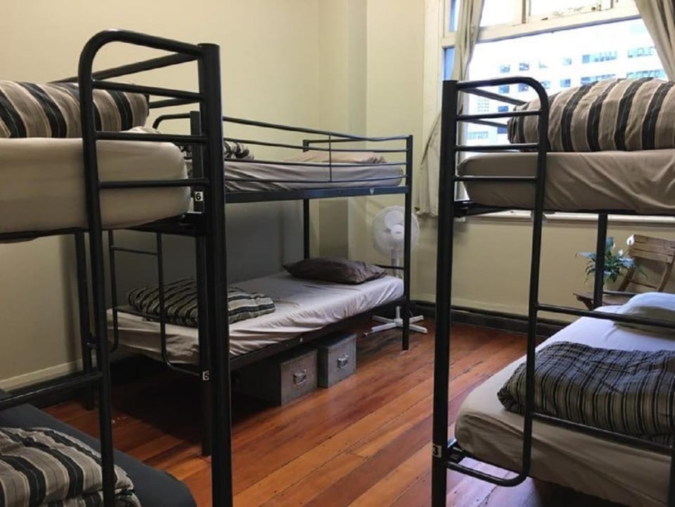 Surf 'N' Snow Backpackers Across Sky Tower Hostel in Auckland