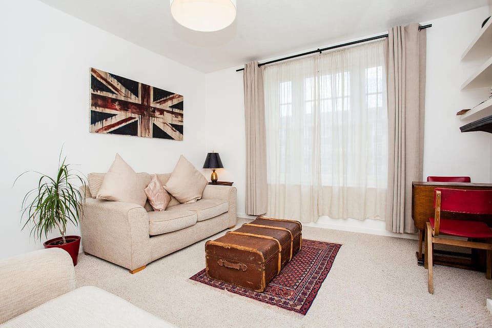Stylish 1 Bedroom Flat in Vauxhall Apartment in City of Westminster