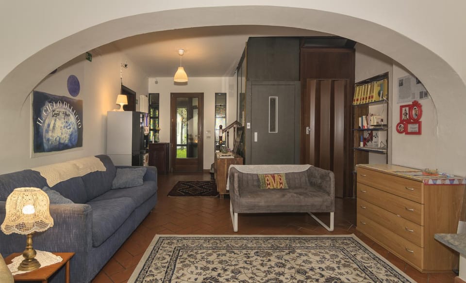 Communal lounge/ TV room
