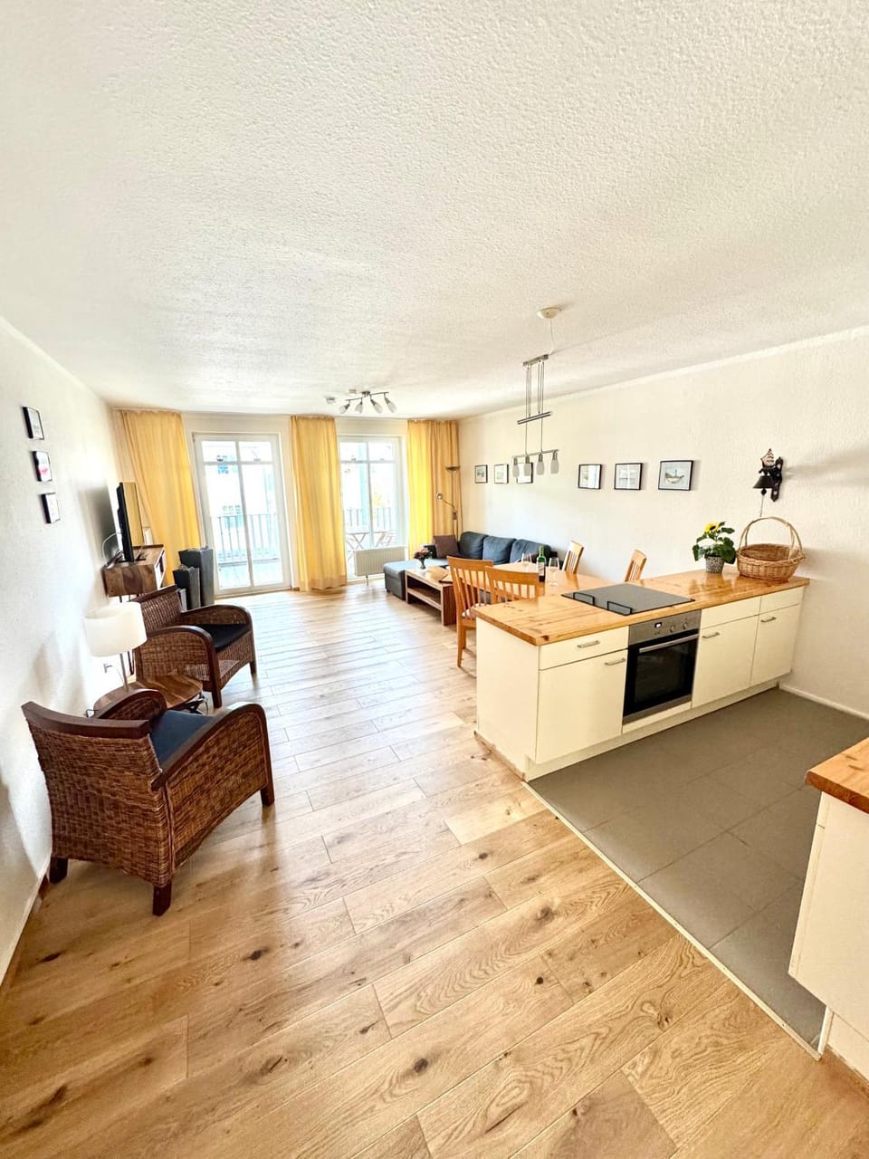 Living room, Photo of the whole room