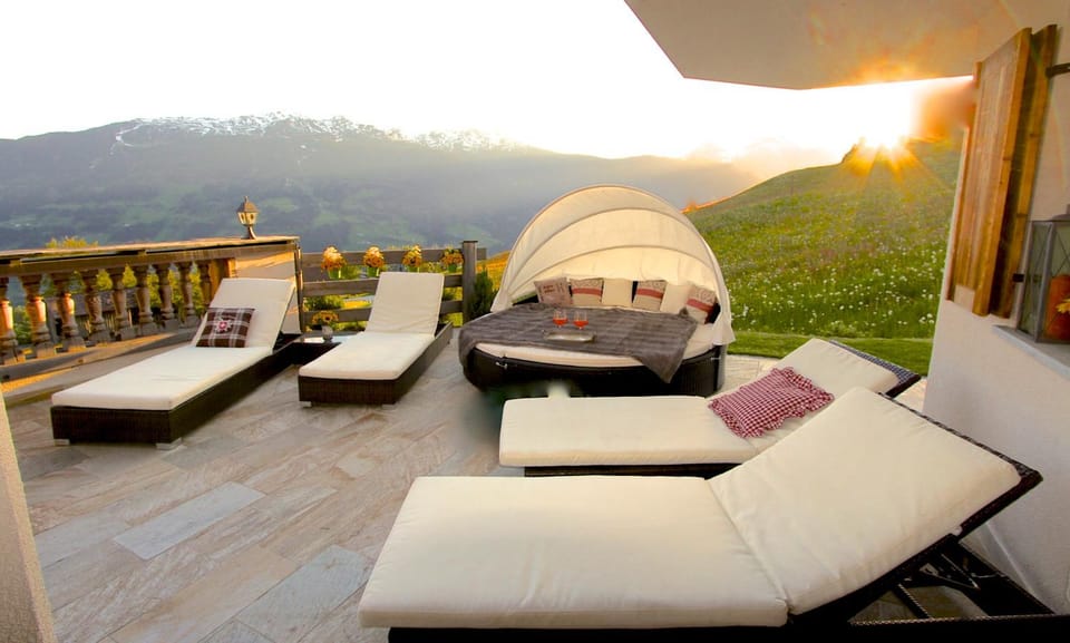 Balcony/Terrace, sunbed