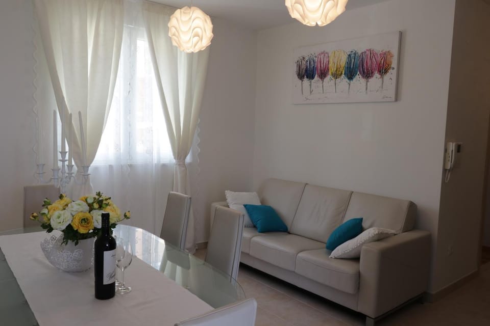 Day, Living room, Seating area, Dining area