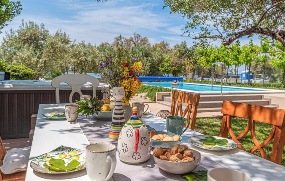 Garden view, Pool view, Breakfast