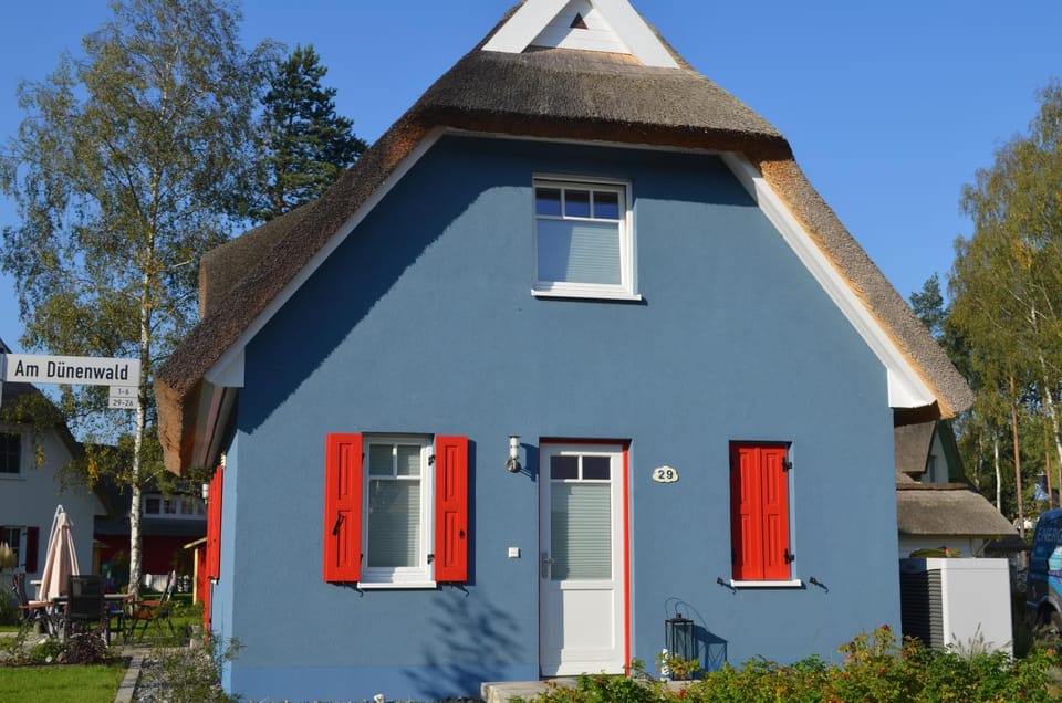 Facade/entrance, Spring, Day, Garden, Balcony/Terrace, On site