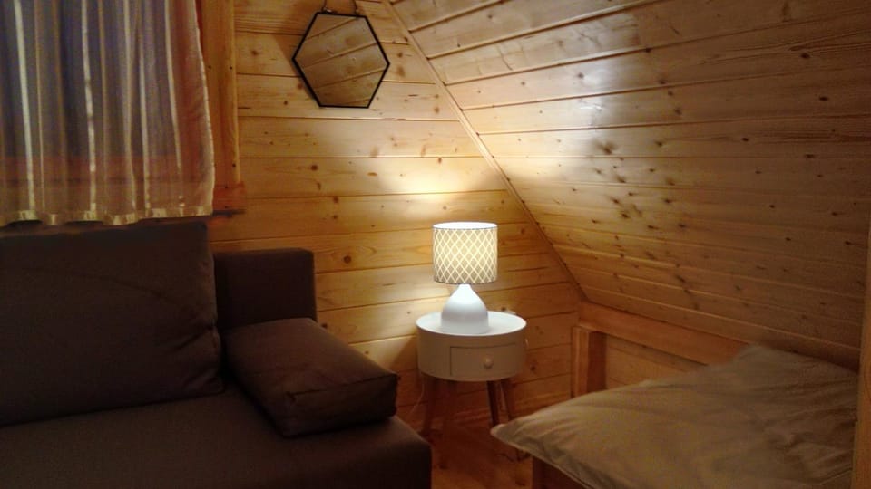 Bed, Seating area
