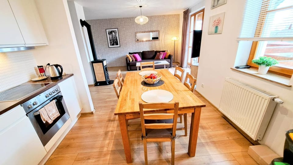 "Apartament Familijny" na osiedlu "Apartamenty pod Śnieżką" Apartment in Lower Silesian Voivodeship
