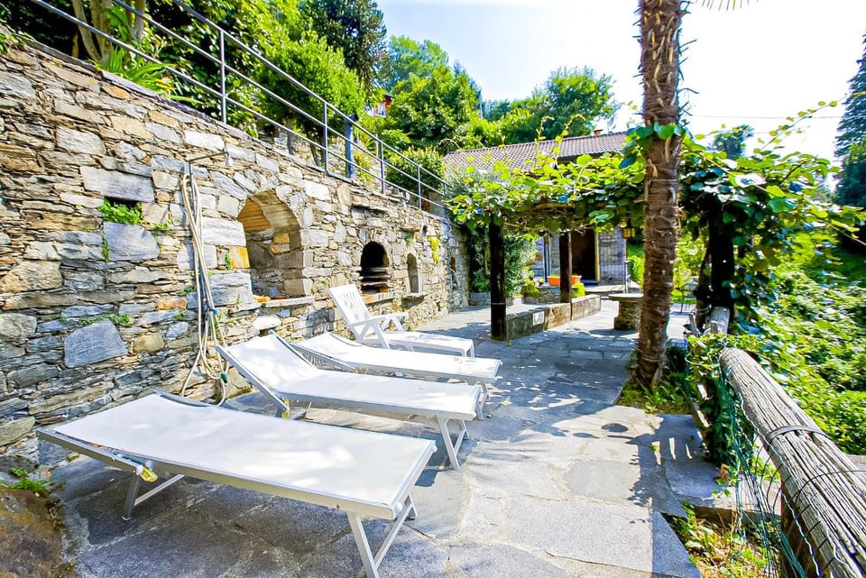 Balcony/Terrace, sunbed