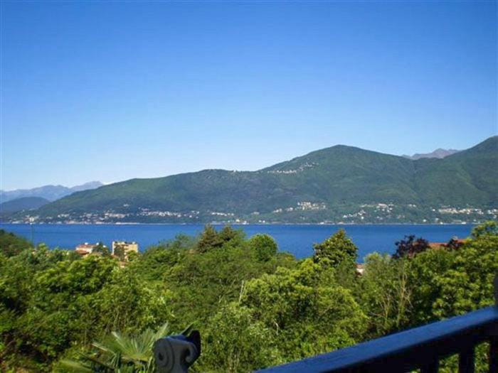 Balcony/Terrace, Lake view, Mountain view