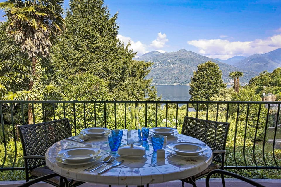 Balcony/Terrace, Lake view, Mountain view