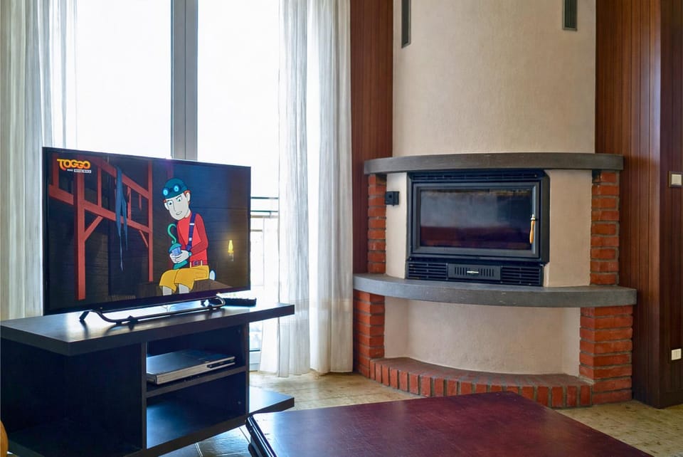 TV and multimedia, Living room, fireplace