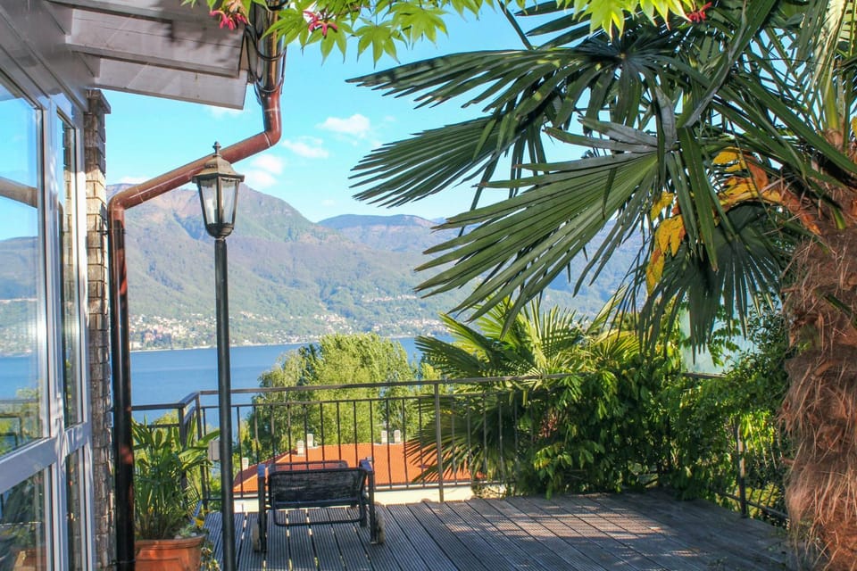 Balcony/Terrace, Lake view, Mountain view
