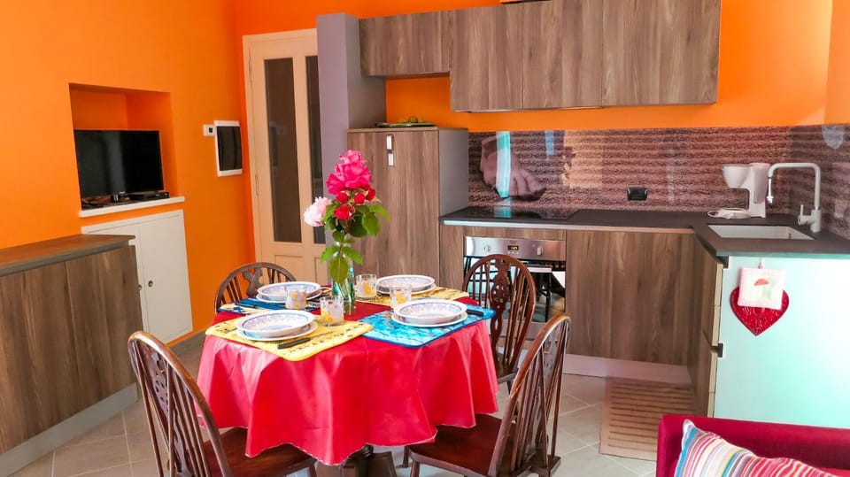 TV and multimedia, Kitchen or kitchenette, Dining area