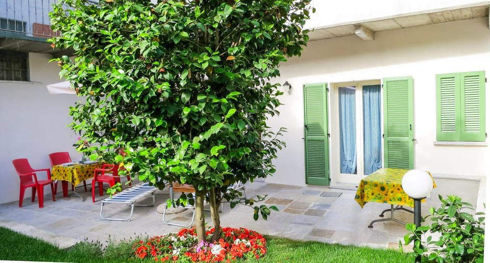 Facade/entrance, Garden, Balcony/Terrace, Garden view