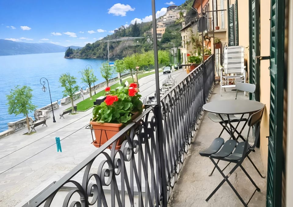 Balcony/Terrace, Lake view