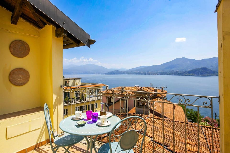 Balcony/Terrace, Lake view, Mountain view