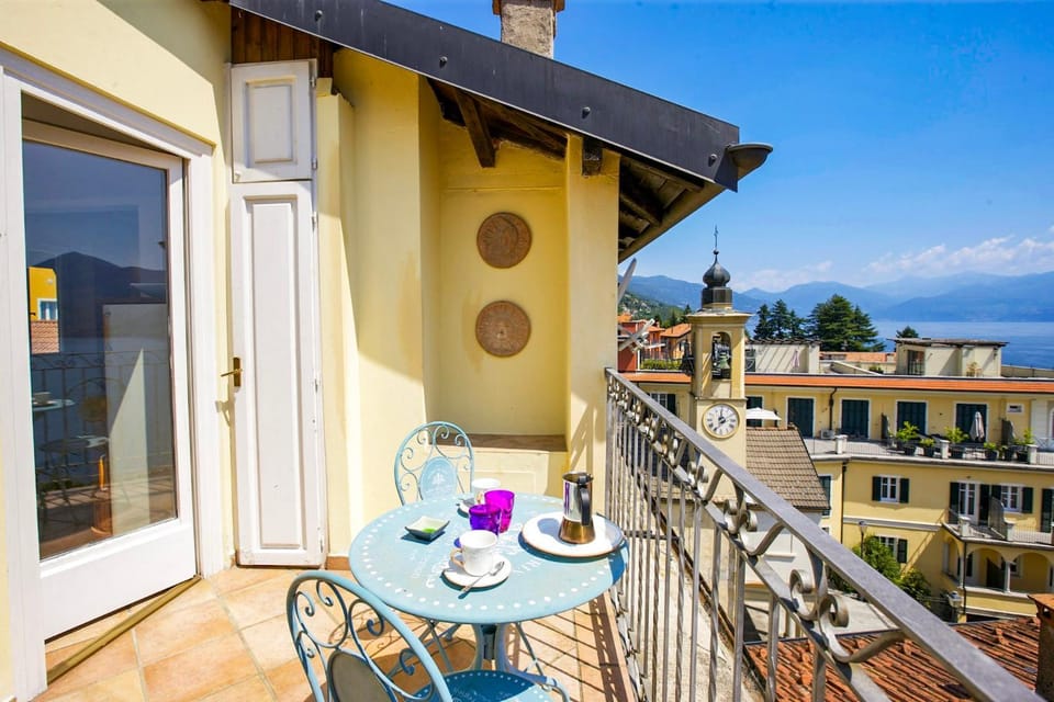 Balcony/Terrace, Lake view, Mountain view