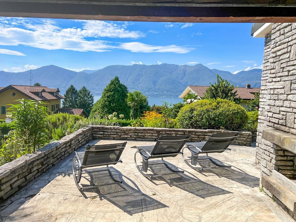 Balcony/Terrace, Lake view, Mountain view