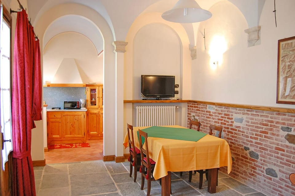 TV and multimedia, Living room, Dining area