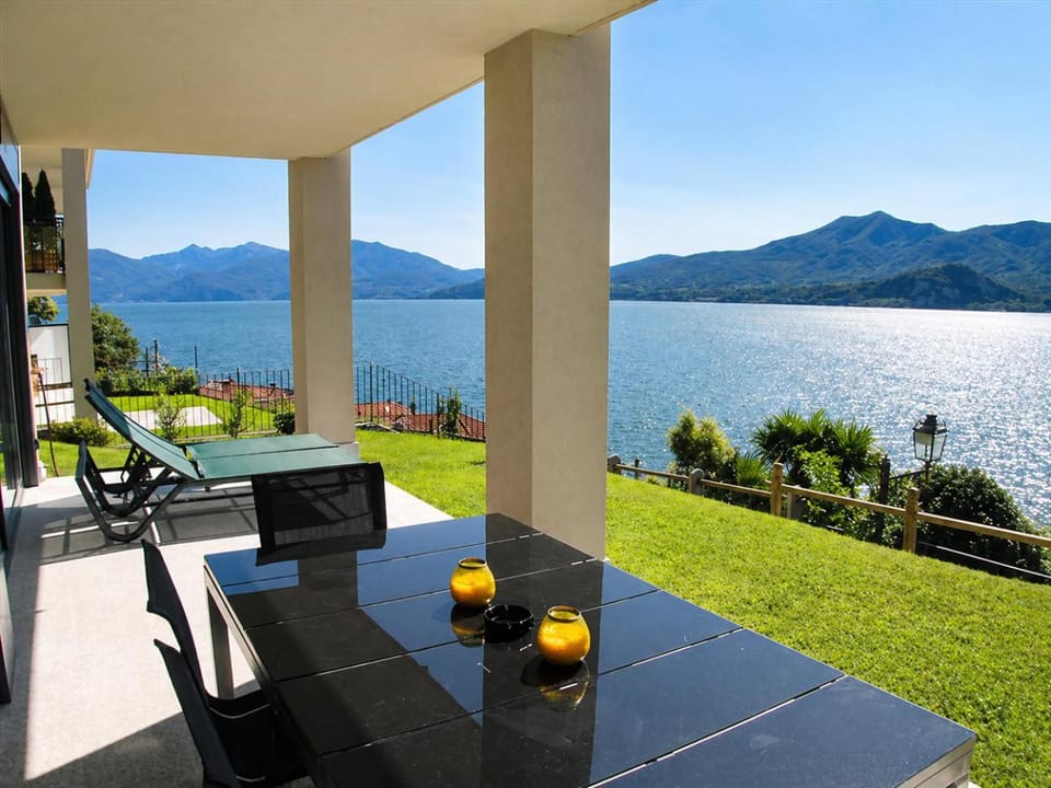 Balcony/Terrace, Lake view, Mountain view, sunbed